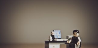 Z jakiego kraju pochodzą klocki LEGO?