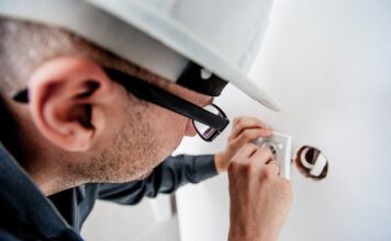 Czy trzeba jeździć w kasku na hulajnodze?