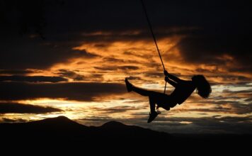 Jak zrobić huśtawkę ogrodową dla dzieci?