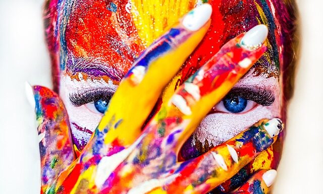 Dlaczego dziecko kreci głową jak śpi?