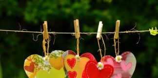 Jak powiesić girlandę na ścianie? Jak powiesić girlandę na ścianie?