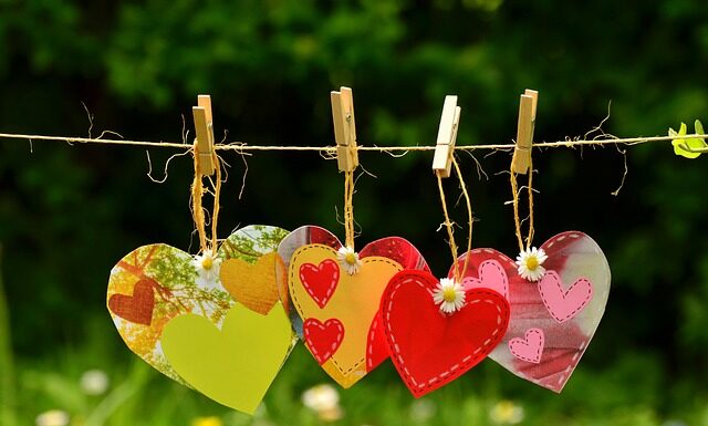 Jak powiesić girlandę na ścianie?